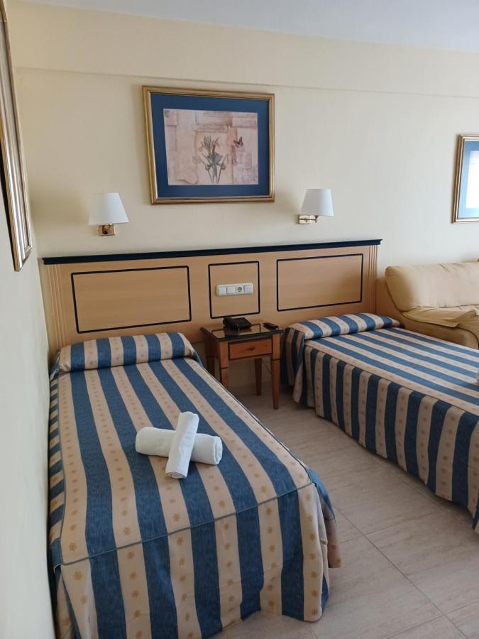 Apartamento Primera línea de playa y vista al mar en Pyr Fuengirola Estudio Exterior foto